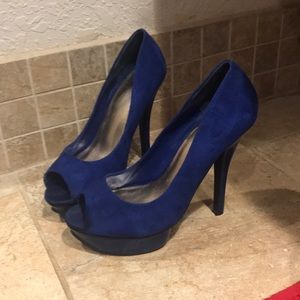 Size 6 Blue heals